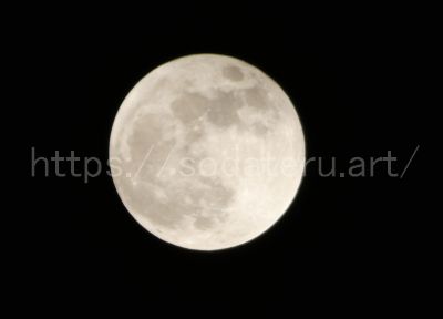 11月19日の空、月食後の満月